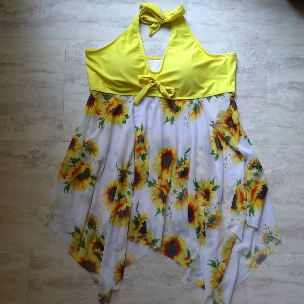RoseGal Women's Sunflower Swim Top NWOT - 1X/16 - Picture 1 of 9